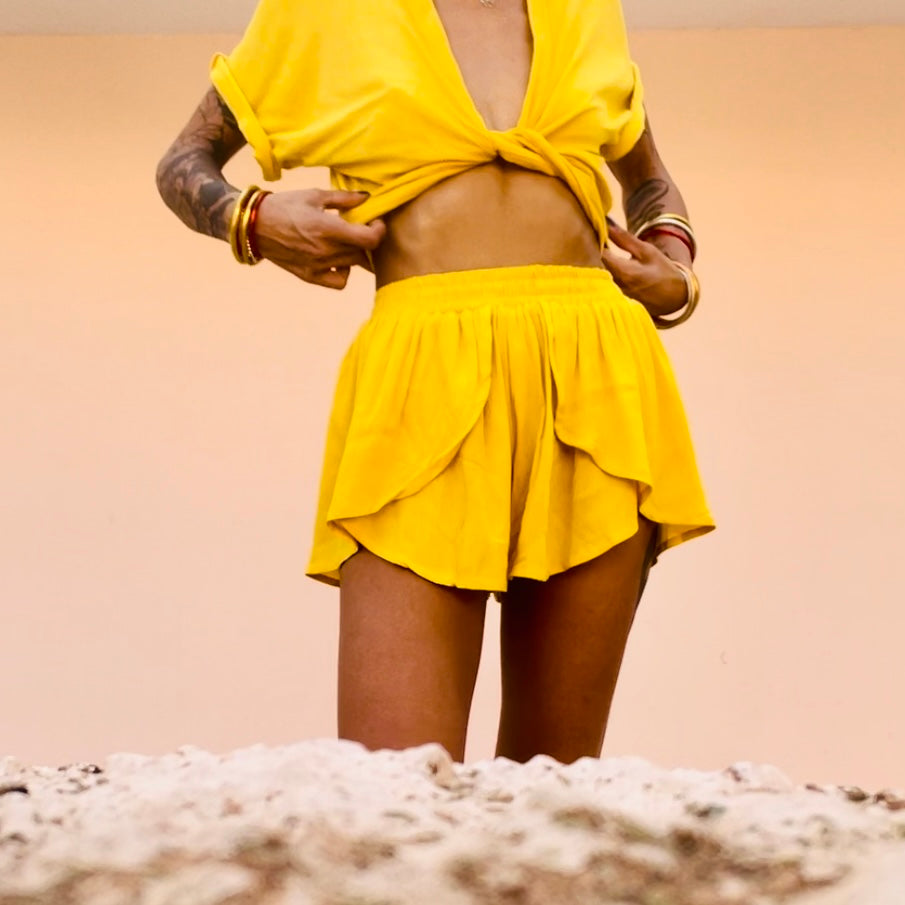 THE YELLOW SET